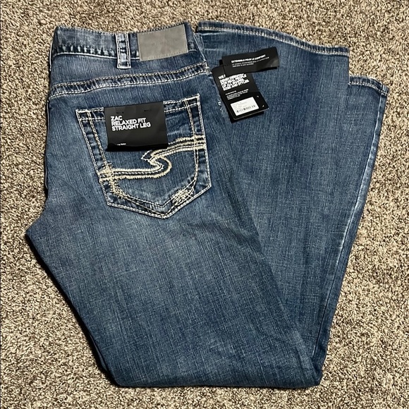 Silver Zac Relaxed Straight Leg jeans NWT